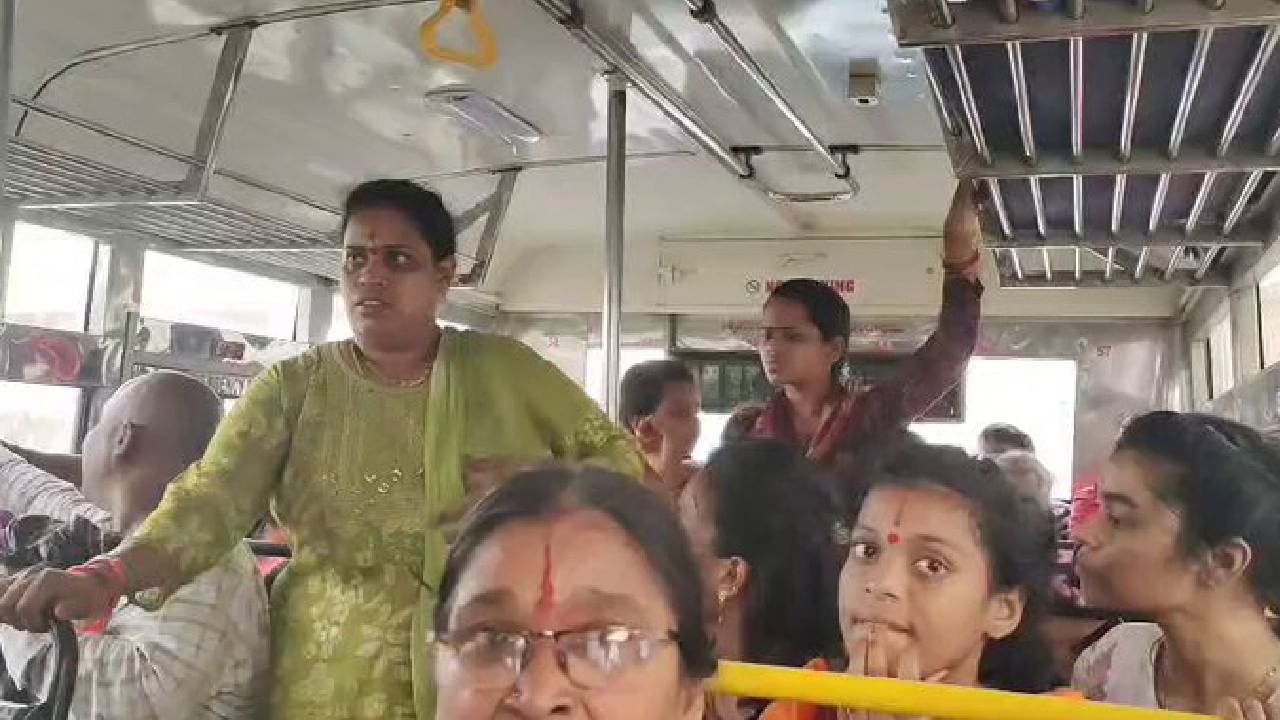 ಆಂಧ್ರದ ಬಸ್​ನೊಳಗೇ ಹೊಡೆದಾಡಿಕೊಂಡ ಮಹಿಳೆಯರು; ವಿಡಿಯೋ ವೈರಲ್
