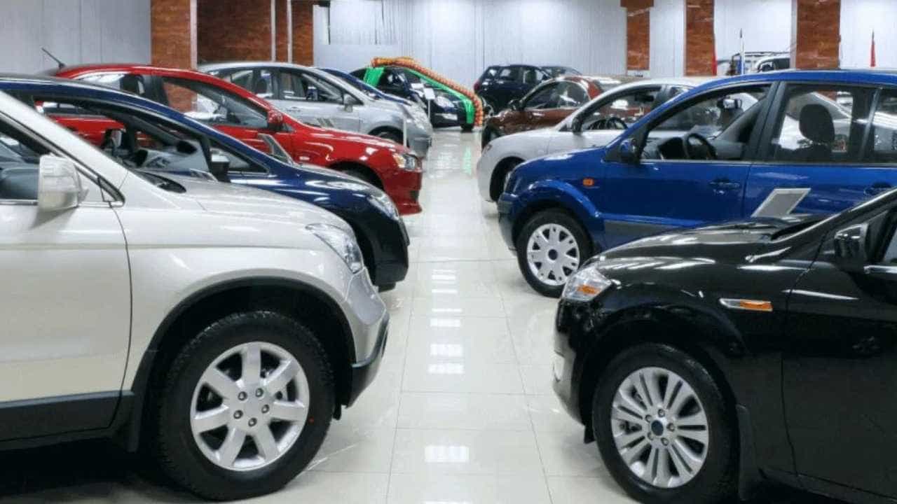 Car Price: ದೆಹಲಿಯಲ್ಲಿ ಅಗ್ಗ, ಬೆಂಗಳೂರಿನಲ್ಲಿ ದುಬಾರಿ: ಕಾರುಗಳ ಬೆಲೆ ನಗರದಿಂದ ನಗರಕ್ಕೆ ಏಕೆ ಬದಲಾಗುತ್ತದೆ ಗೊತ್ತೇ? Car Price: ದೆಹಲಿಯಲ್ಲಿ ಅಗ್ಗ, ಬೆಂಗಳೂರಿನಲ್ಲಿ ದುಬಾರಿ: ಕಾರುಗಳ ಬೆಲೆ ನಗರದಿಂದ ನಗರಕ್ಕೆ ಏಕೆ ಬದಲಾಗುತ್ತದೆ ಗೊತ್ತೇ?