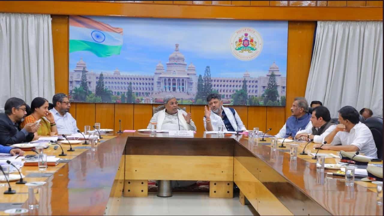 ಬೆಂಗಳೂರಿನಲ್ಲಿ ರಸ್ತೆಗುಂಡಿ ಸಮಸ್ಯೆ: ಅಧಿಕಾರಿಗಳಿಗೆ ಸಿಎಂ ಖಡಕ್​ ಸೂಚನೆ, ಸಭೆಯ ಮುಖ್ಯಾಂಶಗಳು ಇಲ್ಲಿದೆ