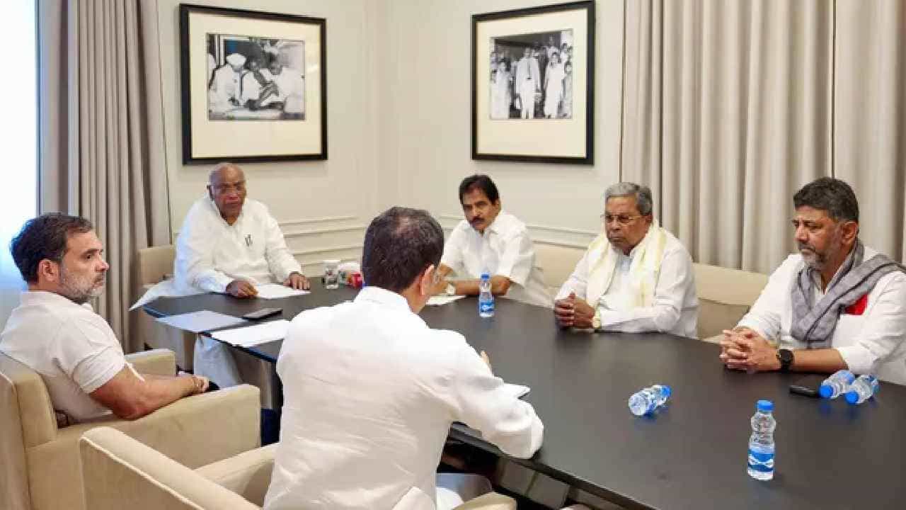 ನನೆಗುದಿಗೆ ಬಿದ್ದಿದ್ದ ನಿಗಮ-ಮಂಡಳಿಗೆ ಕೊನೆಗೂ ನೇಮಕ: ಜೈಲಿನಲ್ಲಿರುವ ಶಾಸಕನ ಪತ್ನಿಗೂ ಜಾಕ್ಪಾಟ್ ನನೆಗುದಿಗೆ ಬಿದ್ದಿದ್ದ ನಿಗಮ-ಮಂಡಳಿಗೆ ಕೊನೆಗೂ ನೇಮಕ: ಜೈಲಿನಲ್ಲಿರುವ ಶಾಸಕನ ಪತ್ನಿಗೂ ಜಾಕ್ಪಾಟ್