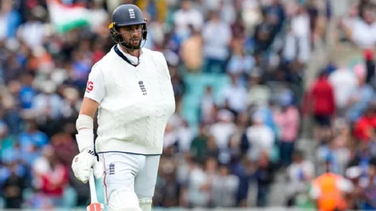 ಲಂಡನ್‌ನ ಕೆನ್ಸಿಂಗ್ಟನ್ ಓವಲ್ ಮೈದಾನದಲ್ಲಿ ನಡೆದ ಟೀಮ್ ಇಂಡಿಯಾ ವಿರುದ್ಧದ ಪಂದ್ಯದ ವೇಳೆ ಕ್ರಿಸ್ ವೋಕ್ಸ್ ಗಾಯಗೊಂಡಿದ್ದರು. ಈ ಗಾಯದ ಹೊರತಾಗಿಯೂ ಒಂದೇ ಕೈಯಲ್ಲಿ ಬ್ಯಾಟಿಂಗ್‌ಗೆ ಆಗಮಿಸಿ ಗಮನ ಸೆಳೆದಿದ್ದರು. ಇದೀಗ ದಿಢೀರನೆ ನಿವೃತ್ತಿ ನಿರ್ಧಾರ ಪ್ರಕಟಿಸಿದ್ದಾರೆ.