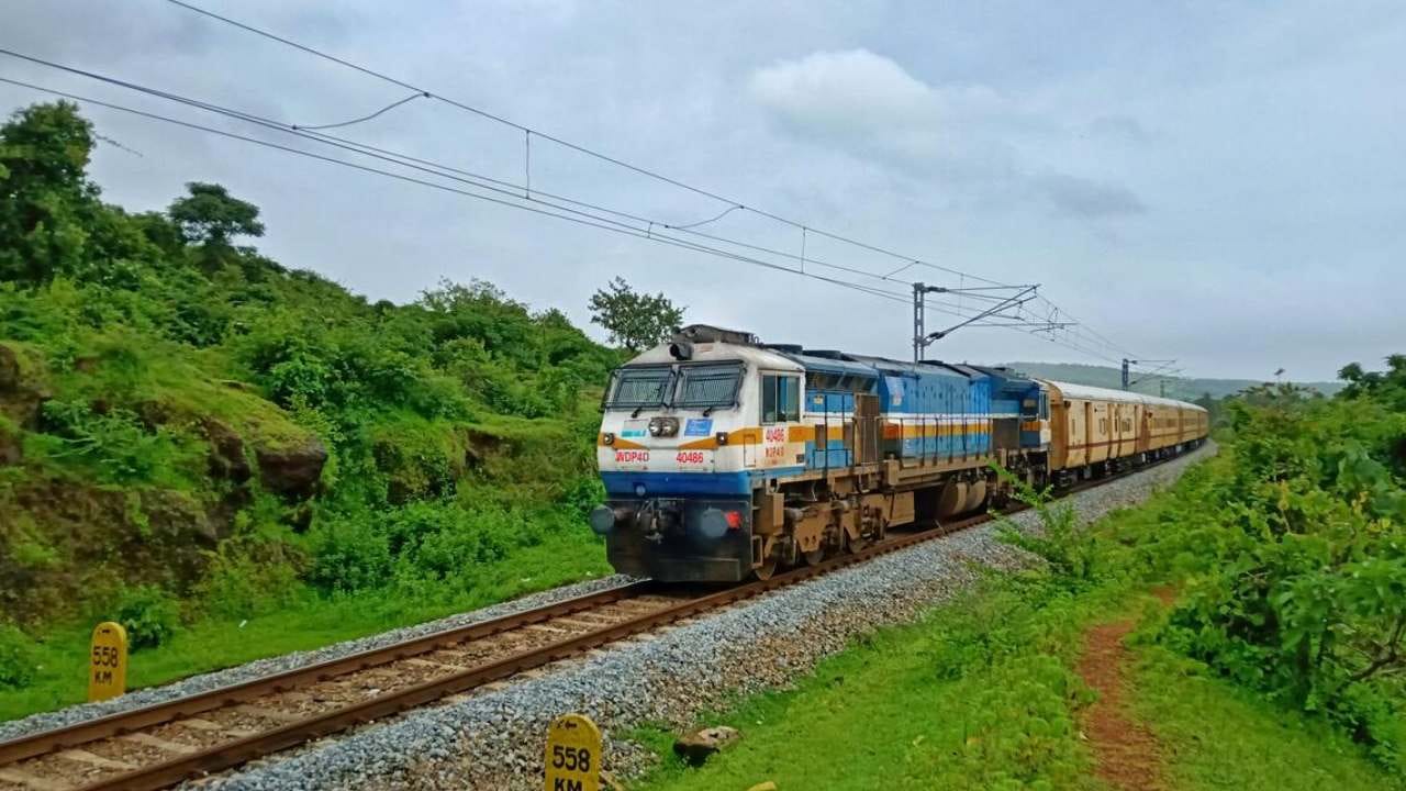 ದಸರಾ ಪ್ರಯುಕ್ತ ನೈಋತ್ಯ ರೈಲ್ವೆಯಿಂದ ವಿಶೇಷ ರೈಲು: ಇಲ್ಲಿದೆ ವೇಳಾಪಟ್ಟಿ ದಸರಾ ಪ್ರಯುಕ್ತ ನೈಋತ್ಯ ರೈಲ್ವೆಯಿಂದ ವಿಶೇಷ ರೈಲು: ಇಲ್ಲಿದೆ ವೇಳಾಪಟ್ಟಿ