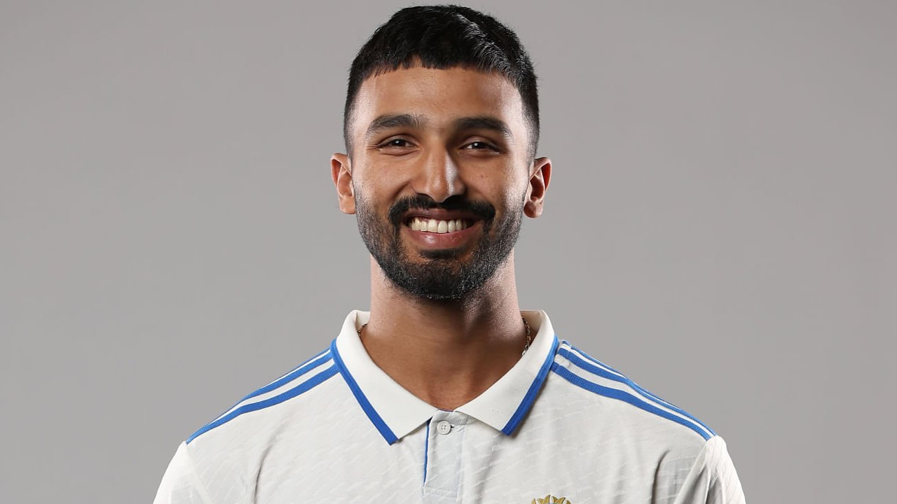 ದೇವದತ್ ಪಡಿಕ್ಕಲ್: ಆಸ್ಟ್ರೇಲಿಯಾ ವಿರುದ್ಧದ ಬಾರ್ಡರ್-ಗವಾಸ್ಕರ್ ಟೆಸ್ಟ್ ಸರಣಿಯಲ್ಲಿ ಕಣಕ್ಕಿಳಿದಿದ್ದ ಕರ್ನಾಟಕದ ಎಡಗೈ ದಾಂಡಿಗ ದೇವದತ್ ಪಡಿಕ್ಕಲ್ ಮತ್ತೆ ಟೀಮ್ ಇಂಡಿಯಾದಲ್ಲಿ ಸ್ಥಾನ ಪಡೆದಿದ್ದಾರೆ. ಅತ್ತ ಕರುಣ್ ನಾಯರ್ ತಂಡದಿಂದ ಹೊರಬಿದ್ದಿರುವ ಕಾರಣ ಪಡಿಕ್ಕಲ್ಗೆ ಮಧ್ಯಮ ಕ್ರಮಾಂಕದಲ್ಲಿ ಚಾನ್ಸ್ ಸಿಗುವ ಸಾಧ್ಯತೆಯಿದೆ.