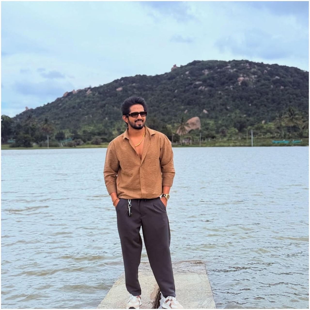 ಧನುಷ್: ‘ಗೀತಾ’ ಧಾರಾವಾಹಿಯಲ್ಲಿ ಧನುಷ್ ಕಾಣಿಸಿಕೊಂಡಿದ್ದರು. ಅವರು ಬಿಗ್ ಬಾಸ್​ನಲ್ಲಿ ಕಾಣಿಸಿಕೊಳ್ಳಲಿದ್ದಾರಂತೆ. ಅವರಿಗೆ ಇತ್ತೀಚೆಗೆ ವಿವಾಹ ಕೂಡ ನೆರವೇರಿದೆ.