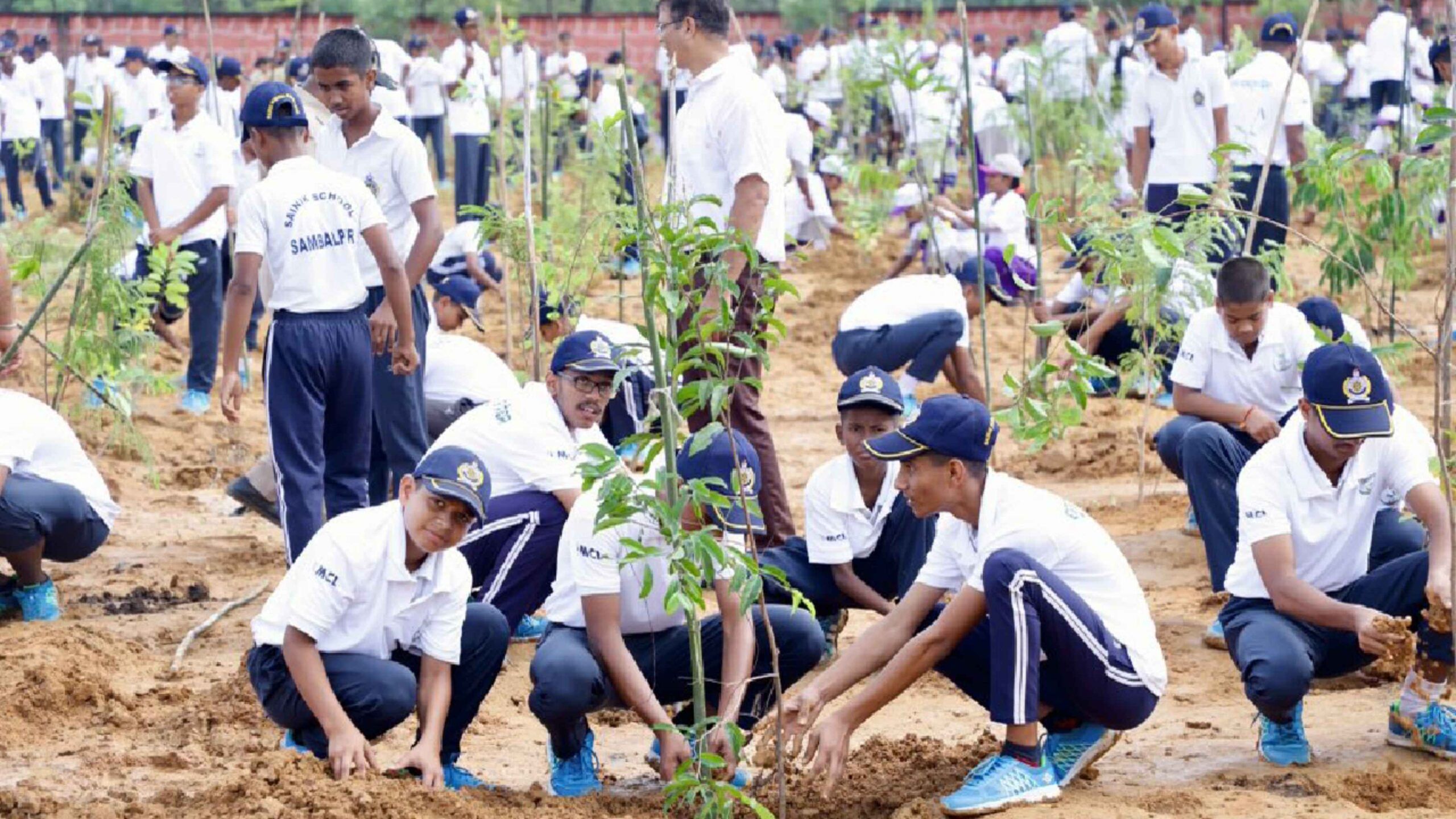 ಕಳೆದ 11 ವರ್ಷಗಳಿಂದ ಪ್ರಧಾನಿ ಮೋದಿ ದೇಶಕ್ಕೆ ನೀಡಿರುವ ಕೊಡುಗೆ ಅಪಾರವಾದದ್ದು. ಒಡಿಶಾದ ಮೇಲೆ ಅವರಿಗಿರುವ ಬದ್ಧತೆ ಮತ್ತು ಪ್ರೀತಿಯಲ್ಲಿ ಕೊರತೆಯಿಲ್ಲ. ಅವರು ಕಳೆದ ಬಾರಿ ತಮ್ಮ ಹುಟ್ಟುಹಬ್ಬದ ವೇಳೆ ಒಡಿಶಾಗ ಭೇಟಿ ನೀಡಿದಾಗ ರಾಜ್ಯ ಮಹಿಳಾ ಸಬಲೀಕರಣಕ್ಕಾಗಿ ʼಸುಭದ್ರಾ ಯೋಜನೆʼಯನ್ನು ಜಾರಿ ಗೊಳಿಸಿದ್ದರು” ಹೀಗಾಗಿ ಅವರ ಜನ್ಮದಿನದಂದೇ 75 ಲಕ್ಷ ಸಸಿ ನೆಡುವ ಕಾರ್ಯ ಮಾಡಿದ್ದೇವೆ ಎಂದು ಮಾಝಿ ತಿಳಿಸಿದ್ದಾರೆ.