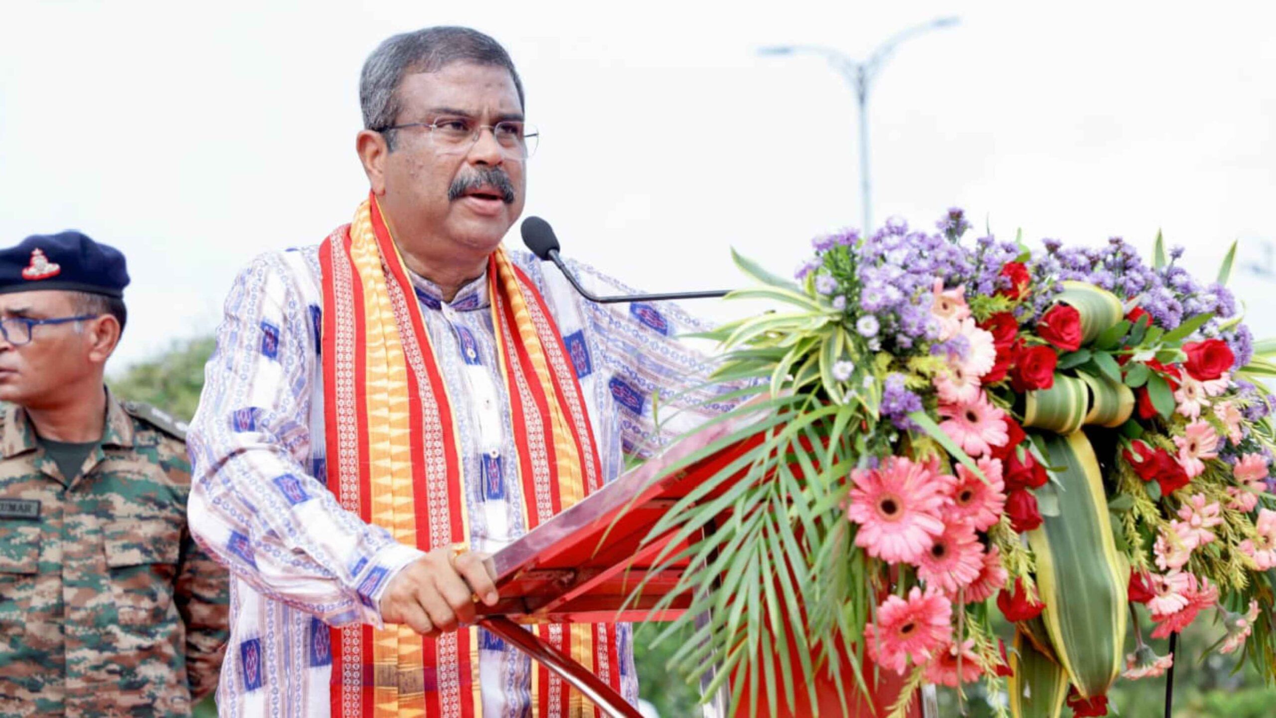 ಇನ್ನು ಸಸಿ ನೆಡುವ ಕಾರ್ಯಕ್ರಮದ ಬಗ್ಗೆ ಪ್ರತಿಕ್ರಿಯಿಸಿರುವ ಕೇಂದ್ರ ಸಚಿವ ಧರ್ಮೇಂದ್ರ ಪ್ರಧಾನ್, ಪ್ರಧಾನಿ ಮೋದಿ ಅವರ ಹುಟ್ಟುಹಬ್ಬಕ್ಕೆ ಇಡೀ ರಾಷ್ಟ್ರವು  ತನ್ನದೇ ಆದ ರೀತಿಯಲ್ಲಿ ಶುಭಾಶಯ ತಿಳಿಸುತ್ತಿದೆ. ಇಂದು ನಾವು ಸಹ ಒಡಿಶಾದಲ್ಲಿ 75 ಲಕ್ಷ ಸಸಿಗಳನ್ನ ನೆಡಲು ಚಾಲನೆ ನೀಡಿದ್ದೇವೆ ಎಂದು ಹೇಳಿದರು.