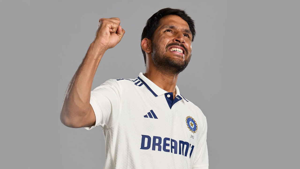 ಇದೀಗ ರಿಷಭ್ ಪಂತ್ ಅನುಪಸ್ಥಿತಿಯಲ್ಲಿ ವಿಕೆಟ್ ಕೀಪಿಂಗ್ ಜವಾಬ್ದಾರಿಯನ್ನು ಧ್ರುವ್ ಜುರೆಲ್​ಗೆ ವಹಿಸಲು ಆಯ್ಕೆ ಸಮಿತಿ ನಿರ್ಧರಿಸಿದೆ. ಅದರಂತೆ ವೆಸ್ಟ್ ಇಂಡೀಸ್ ವಿರುದ್ಧದ ಸರಣಿಯಲ್ಲಿ ಜುರೆಲ್ ಪ್ಲೇಯಿಂಗ್ ಇಲೆವೆನ್​ನಲ್ಲಿ ಕಾಣಿಸಿಕೊಳ್ಳುವುದು ಖಚಿತ ಎಂದೇ ಹೇಳಬಹುದು.