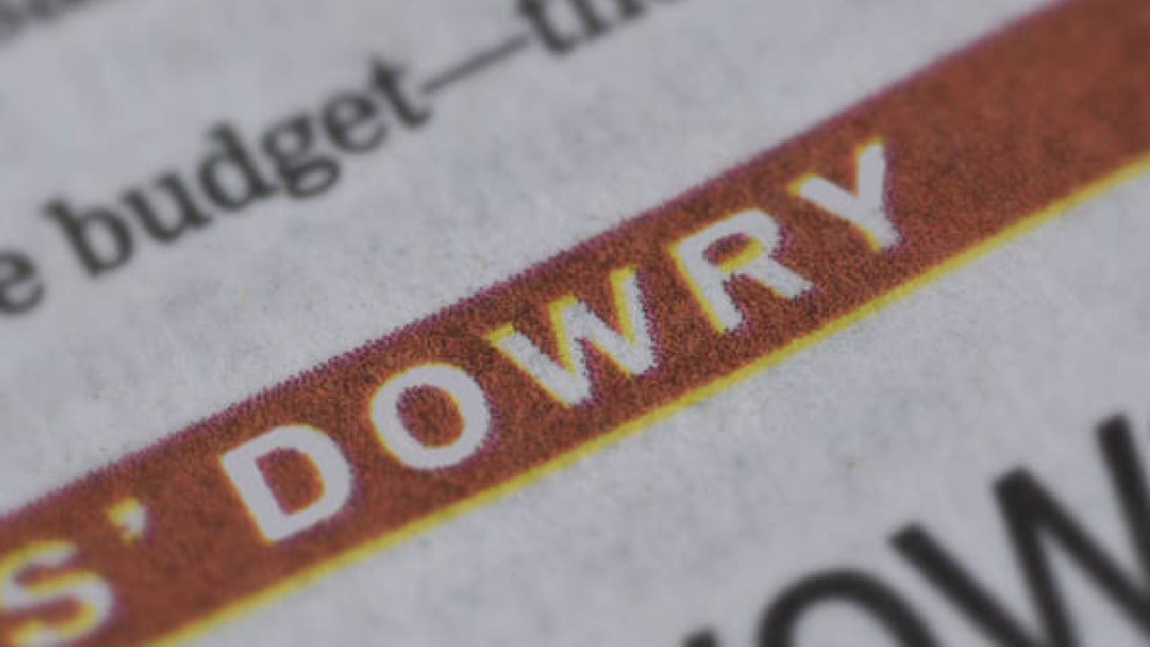 ವರದಕ್ಷಿಣೆ ಕಿರುಕುಳ ತಾಳಲಾರದೆ ಟೆರೇಸಿನಿಂದ ಹಾರಿದ ಮೇಲೂ ಥಳಿಸಿದ ಅತ್ತೆ-ಮಾವ! ವರದಕ್ಷಿಣೆ ಕಿರುಕುಳ ತಾಳಲಾರದೆ ಟೆರೇಸಿನಿಂದ ಹಾರಿದ ಮೇಲೂ ಥಳಿಸಿದ ಅತ್ತೆ-ಮಾವ!