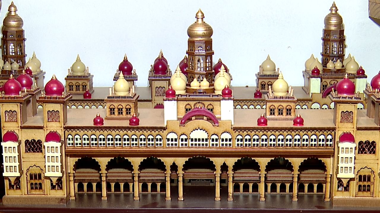 ಬೆಂಗಳೂರಿನಲ್ಲಿ ಕಳೆಗಟ್ಟಿದ ನವರಾತ್ರಿ ಸಂಭ್ರಮ: ದಸರಾ ಬೊಂಬೆಗಳ ಸೌಂದರ್ಯಕ್ಕೆ ಸಿಟಿಮಂದಿ ಫಿದಾ, ಇಲ್ಲಿವೆ ಫೋಟೋಸ್​​