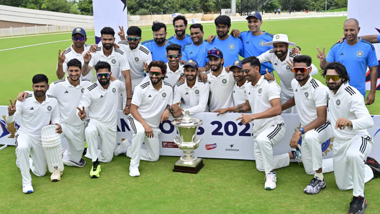 Duleep Trophy 2025: ರಜತ್ ಪಾಟಿದರ್ ನಾಯಕತ್ವದಲ್ಲಿ ದುಲೀಪ್ ಟ್ರೋಫಿ ಗೆದ್ದ ಕೇಂದ್ರ ವಲಯ Duleep Trophy 2025: ರಜತ್ ಪಾಟಿದರ್ ನಾಯಕತ್ವದಲ್ಲಿ ದುಲೀಪ್ ಟ್ರೋಫಿ ಗೆದ್ದ ಕೇಂದ್ರ ವಲಯ