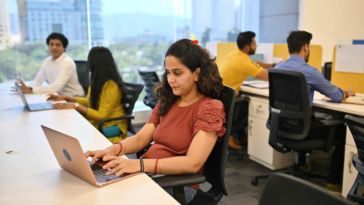 ಉದ್ಯೋಗಸೃಷ್ಟಿಯಲ್ಲಿ ಹಿನ್ನಡೆ ಇಲ್ಲ; ಜುಲೈನಲ್ಲಿ 21 ಲಕ್ಷ ಹೊಸ ಇಪಿಎಫ್ ಸದಸ್ಯರ ಸೇರ್ಪಡೆ ಉದ್ಯೋಗಸೃಷ್ಟಿಯಲ್ಲಿ ಹಿನ್ನಡೆ ಇಲ್ಲ; ಜುಲೈನಲ್ಲಿ 21 ಲಕ್ಷ ಹೊಸ ಇಪಿಎಫ್ ಸದಸ್ಯರ ಸೇರ್ಪಡೆ