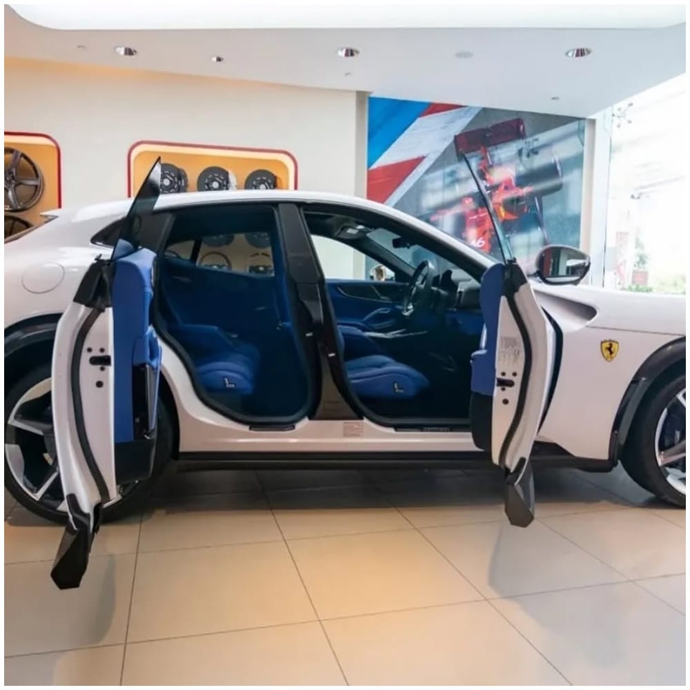 ಸದ್ಯ ಫಹಾದ್ ಕಾರಿನ ಫೋಟೋಗಳು ಸೋಶಿಯಲ್ ಮೀಡಿಯಾದಲ್ಲಿ ವೈರಲ್ ಆಗಿವೆ. ಈ ಕಾರಿನ ಇಂಟೀಯರ್ ಕೂಡ ಗಮನ ಸೆಳೆದಿದೆ. ಈ ಕಾರು ನಾಲ್ಕು ಡೋರ್ಗಳನ್ನು ಹೊಂದಿದೆ ಎಂಬುದು ವಿಶೇಷ. ಸಾಮಾನ್ಯವಾಗಿ ಫೆರಾರಿ ಕಾರು ಕೇವಲ ಎರಡು ಡೋರ್ಗಳನ್ನು ಹೊಂದಿರುತ್ತವೆ.