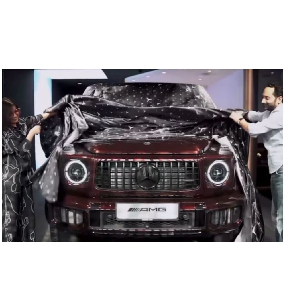 ಫೆರಾರಿ ಪುರೋಸಾಂಗ್ಯು ಕಾರು 6.5 ಲೀಟರ್ ವಿ12 ಎಂಜಿನ್ ಹೊಂದಿದೆ. ಈ ಕಾರು 3.3 ಸೆಕೆಂಡ್ನಲ್ಲಿ ಜೀರೋದಿಂದ 100 ಕಿ.ಮೀ ವೇಗ ತಲುಪಬಲ್ಲದು. 310 ಕಿ.ಮೀ ಇದರ ಗರಿಷ್ಠ ವೇಗ. ಇದರ ಬೆಲೆ 13 ಕೋಟಿ ರೂಪಾಯಿ.