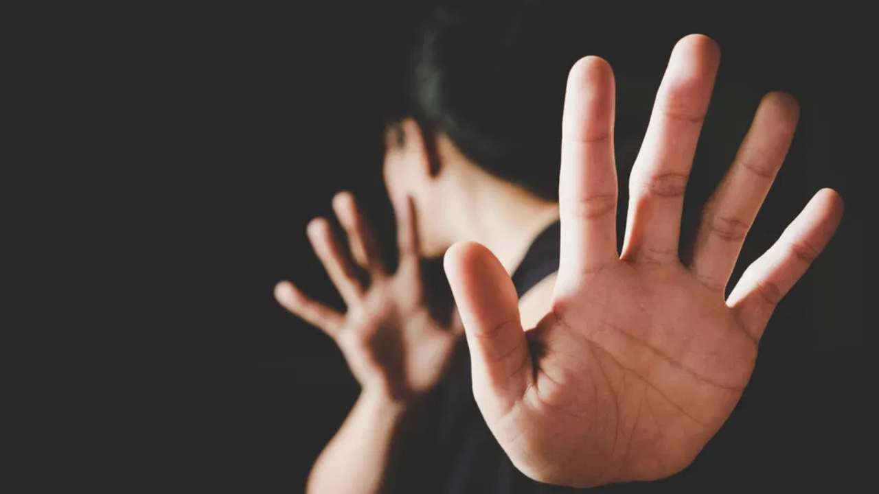 ಬೆಂಗಳೂರು ವಿವಿ ಅತಿಥಿ ಉಪನ್ಯಾಸಕಿಗೆ ಲೈಂಗಿಕ ಕಿರುಕುಳ: ಐವರು ಉಪನ್ಯಾಸಕರ ವಿರುದ್ಧ ಎಫ್​ಐಆರ್