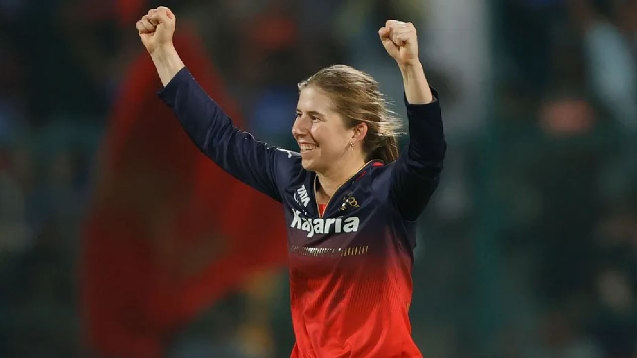 ಇದೀಗ ನಾರ್ದನ್ ಸೂಪರ್ ಚಾರ್ಜರ್ಸ್ ತಂಡದ ಆಟಗಾರ್ತಿಯರ ನಡೆಗೆ ಭಾರೀ ಮೆಚ್ಚುಗೆಗಳು ವ್ಯಕ್ತವಾಗುತ್ತಿದೆ. ಅಂದಹಾಗೆ ಜಾರ್ಜಿಯಾ ವೇರ್‌ಹ್ಯಾಮ್ ವುಮೆನ್ಸ್ ಪ್ರೀಮಿಯರ್ ಲೀಗ್​ನಲ್ಲಿ ರಾಯಲ್ ಚಾಲೆಂಜರ್ಸ್ ಬೆಂಗಳೂರು ತಂಡದ ಆಟಗಾರ್ತಿ. RCB ಪರ ಈವರೆಗೆ 20 ಪಂದ್ಯಗಳನ್ನಾಡಿರುವ ಜಾರ್ಜಿಯಾ 20 ವಿಕೆಟ್ ಕಬಳಿಸಿ ಮಿಂಚಿದ್ದಾರೆ. ಅಲ್ಲದೆ 234 ರನ್​ಗಳನ್ನು ಕಲೆಹಾಕಿದ್ದಾರೆ.