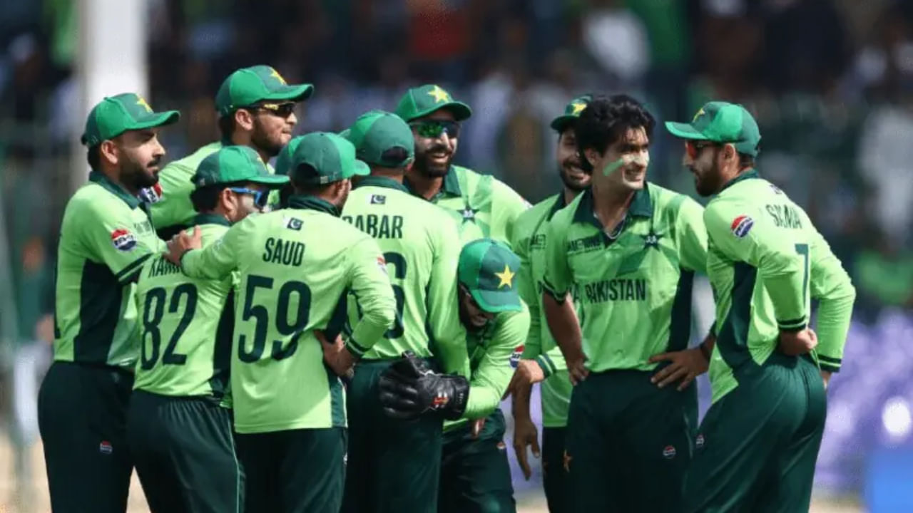 ಏಷ್ಯಾಕಪ್‌ಗಾಗಿ ಪಾಕಿಸ್ತಾನ ಆಯ್ಕೆ ಮಾಡಿದ 17 ಆಟಗಾರರಲ್ಲಿ 7 ಮಂದಿ ಬಿ ಗ್ರೇಡ್‌ನಲ್ಲಿದ್ದಾರೆ. ಈ ಪಟ್ಟಿಯಲ್ಲಿ ಅಬ್ರಾರ್ ಅಹ್ಮದ್, ಫಖರ್ ಜಮಾನ್, ಹ್ಯಾರಿಸ್ ರೌಫ್, ಹಸನ್ ಅಲಿ, ಸ್ಯಾಮ್ ಅಯೂಬ್, ಸಲ್ಮಾನ್ ಅಘಾ ಮತ್ತು ಶಾಹೀನ್ ಅಫ್ರಿದಿ ಅವರ ಹೆಸರುಗಳಿವೆ. ಅವರಲ್ಲಿ ಪ್ರತಿಯೊಬ್ಬರ ವಾರ್ಷಿಕ ವೇತನ ಭಾರತೀಯ ಕರೆನ್ಸಿಯಲ್ಲಿ 1 ಕೋಟಿ 69 ಲಕ್ಷ 2 ಸಾವಿರ 540 ರೂ. ಈಗ ಈ ಅರ್ಥದಲ್ಲಿ, ಏಳು ಆಟಗಾರರ ಒಟ್ಟು ವಾರ್ಷಿಕ ವೇತನ 11 ಕೋಟಿ 83 ಲಕ್ಷ 17 ಸಾವಿರ ಏಳುನೂರ ಎಂಬತ್ತು ರೂ.