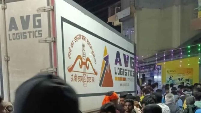 ಗಣೇಶ ಮೆರವಣಿಗೆಗೆ ಯಮನಂತೆ ನುಗ್ಗಿದ ಟ್ರಕ್: ಭಯಾನಕ ವಿಡಿಯೋ ಇಲ್ಲಿದೆ