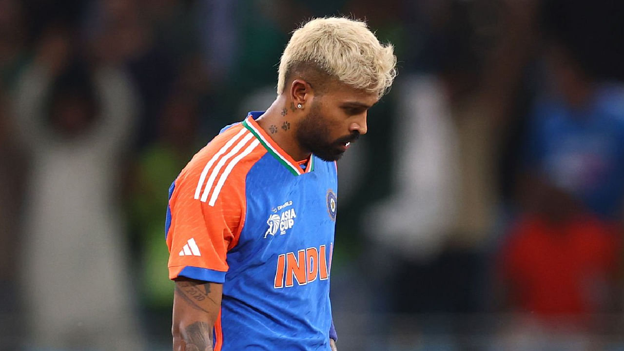 ಇದೀಗ ಸ್ನಾಯು ಸೆಳೆತದ ಸಮಸ್ಯೆಗೆ ಒಳಗಾಗಿರುವ ಹಾರ್ದಿಕ್ ಪಾಂಡ್ಯ ಆಸ್ಟ್ರೇಲಿಯಾ ವಿರುದ್ಧದ ಸರಣಿಯಿಂದ ಸಂಪೂರ್ಣ ಹೊರಗುಳಿಯುವುದು ಖಚಿತ. ಅಲ್ಲದೆ ನವೆಂಬರ್ನಲ್ಲಿ ನಡೆಯಲಿರುವ ಸೌತ್ ಆಫ್ರಿಕಾ ವಿರುದ್ಧದ ಟಿ20 ಸರಣಿಯ ಮೂಲಕ ಕಂಬ್ಯಾಕ್ ಮಾಡುವ ಸಾಧ್ಯತೆಯಿದೆ.