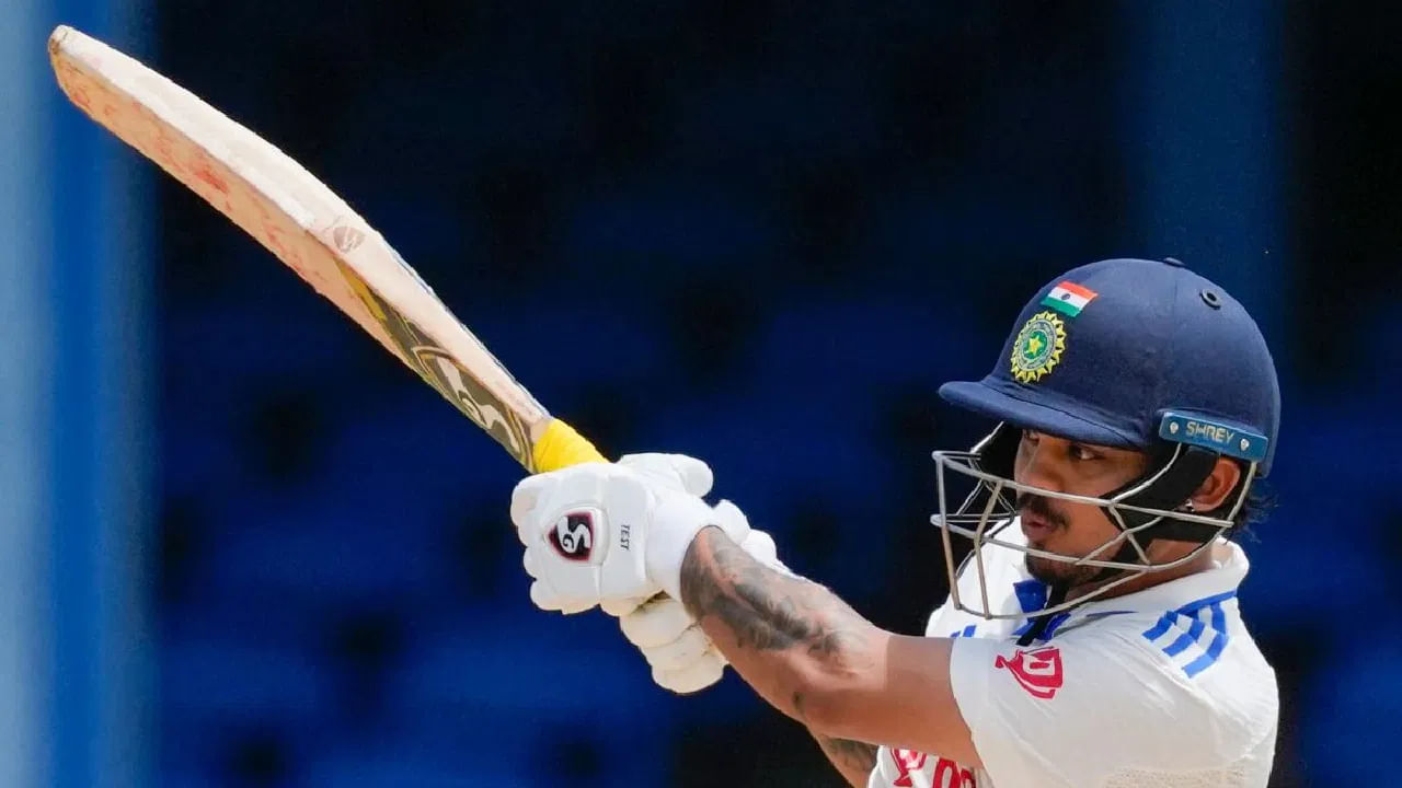 ಇದೀಗ ಮುಂಬರುವ ರಣಜಿ ಟೂರ್ನಿಗೆ ಜಾರ್ಖಂಡ್ ತಂಡದ ನಾಯಕರಾಗಿ ಆಯ್ಕೆಯಾಗಿದ್ದಾರೆ. ಈ ಅವಕಾಶಗಳನ್ನು ಬಳಸಿಕೊಳ್ಳುವ ಮೂಲಕ ಇಶಾನ್ ಮತ್ತೆ ಟೆಸ್ಟ್ ಕ್ರಿಕೆಟ್​ಗೆ ಮರಳಲು ಸಕಲ ಸಿದ್ಧತೆಗಳನ್ನು ಆರಂಭಿಸಿದ್ದಾರೆ. ಇದಕ್ಕೂ ಮುನ್ನ ಇಶಾನ್ ಕಿಶನ್ ಟೀಮ್ ಇಂಡಿಯಾ ಪರ 2 ಟೆಸ್ಟ್ ಪಂದ್ಯಗಳನ್ನಾಡಿದ್ದರು.