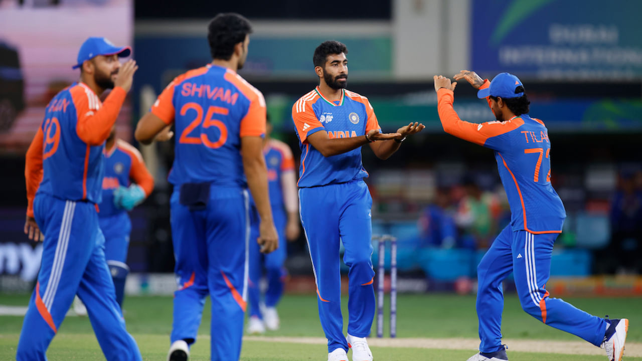 2025 ರ ಏಷ್ಯಾಕಪ್ನಲ್ಲಿ ಸೂರ್ಯಕುಮಾರ್ ಯಾದವ್ ನೇತೃತ್ವದ ಟೀಂ ಇಂಡಿಯಾ ಸೆಪ್ಟೆಂಬರ್ 24 ರಂದು ದುಬೈ ಅಂತರಾಷ್ಟ್ರೀಯ ಕ್ರಿಕೆಟ್ ಕ್ರೀಡಾಂಗಣದಲ್ಲಿ ನಡೆದ ಬಾಂಗ್ಲಾದೇಶ ವಿರುದ್ಧದ ಪಂದ್ಯವನ್ನು 41 ರನ್ಗಳಿಂದ ಗೆದ್ದುಕೊಳ್ಳುವ ಮೂಲಕ ಅಜೇಯ ತಂಡವಾಗಿ ಫೈನಲ್ಗೆ ಟಿಕೆಟ್ ಪಡೆದುಕೊಂಡಿದೆ.