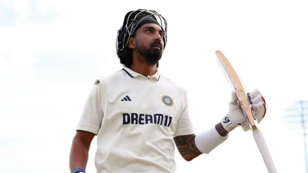 ಇಂಗ್ಲೆಂಡ್ ವಿರುದ್ಧದ ಐದು ಟೆಸ್ಟ್ ಪಂದ್ಯಗಳ ಸರಣಿಯಲ್ಲಿ ಕೆ.ಎಲ್. ರಾಹುಲ್ ಅದ್ಭುತ ಪ್ರದರ್ಶನ ನೀಡಿದರು. ಅವರು ಎರಡು ಶತಕಗಳು ಮತ್ತು ಎರಡು ಅರ್ಧಶತಕಗಳು ಸೇರಿದಂತೆ 532 ರನ್ ಗಳಿಸಿದರು. ಅವರ ಅದ್ಭುತ ಪ್ರದರ್ಶನವು ಟೀಮ್ ಇಂಡಿಯಾ ಸರಣಿಯನ್ನು 2-2 ಅಂತರದಿಂದ ಸಮಬಲಗೊಳಿಸಲು ಸಹಾಯ ಮಾಡಿತು.