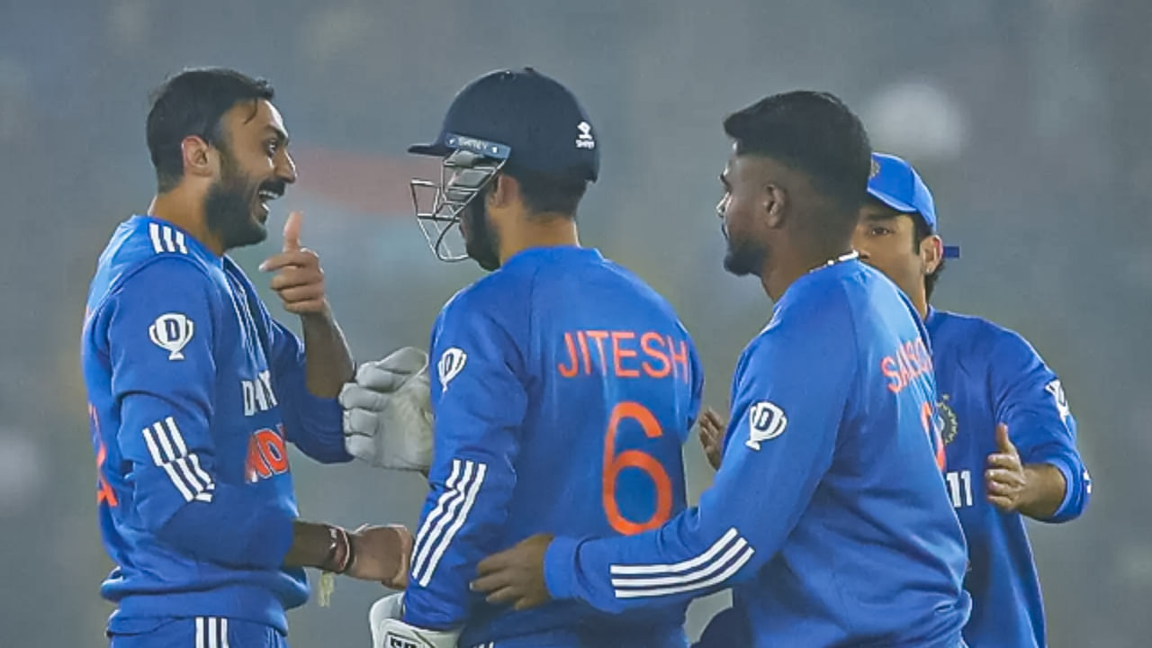 ವಿಕೆಟ್ ಕೀಪರ್-ಬ್ಯಾಟ್ಸ್‌ಮನ್ ಜಿತೇಶ್ ಶರ್ಮಾ ಏಳನೇ ಕ್ರಮಾಂಕದಲ್ಲಿ ಆಡುವ ಸಾಧ್ಯತೆಗಳಿವೆ. ವಿಶೇಷವಾಗಿ ಆರ್‌ಸಿಬಿ ಪರ ಅವರ ಅದ್ಭುತ ಐಪಿಎಲ್ ಪ್ರದರ್ಶನ ಅವರಿಗೆ ಈ ಕ್ರಮಾಂಕದಲ್ಲಿ ಅವಕಾಶ ಸಿಗುವುದು ಖಚಿತವಾಗಿದೆ. ಅವರ ನಂತರ ಅಕ್ಷರ್ ಪಟೇಲ್ ಇದ್ದು, ತಂಡಕ್ಕೆ ಬ್ಯಾಟಿಂಗ್ ಮತ್ತು ಉಪಯುಕ್ತ ಸ್ಪಿನ್ನರ್ ಆಗಿ ಕೊಡುಗೆ ನೀಡಲಿದ್ದಾರೆ.