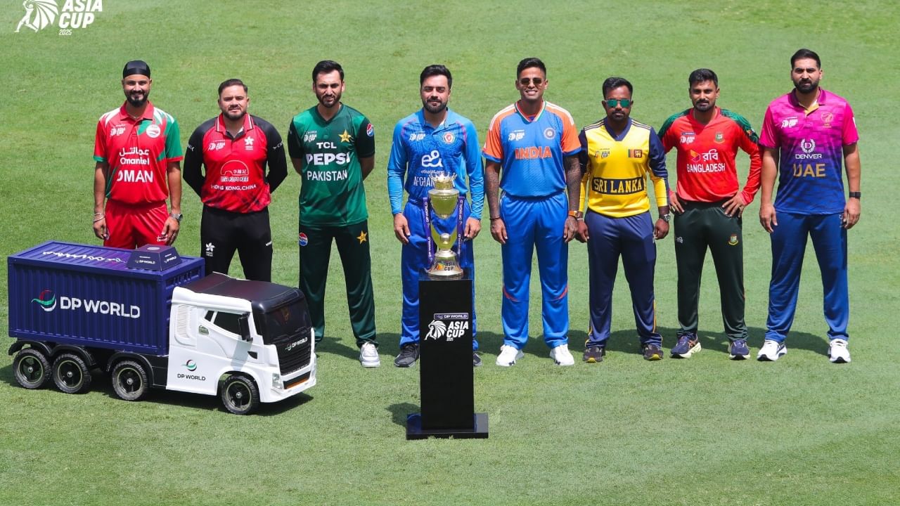 ಭಾರತ ತಂಡವು ತನ್ನ ಮೊದಲ ಸೂಪರ್ ಫೋರ್ ಪಂದ್ಯಗಳಲ್ಲಿ ಎರಡೂ ಏಕಪಕ್ಷೀಯ ಗೆಲುವುಗಳೊಂದಿಗೆ ಏಷ್ಯಾಕಪ್ 2025 ರ ಫೈನಲ್ಗೆ ತಲುಪಿದೆ. ಇದೀಗ ಸೆಪ್ಟೆಂಬರ್ 25 ರಂದು ದುಬೈನಲ್ಲಿ ನಡೆಯುವ ಪಾಕಿಸ್ತಾನ ಮತ್ತು ಬಾಂಗ್ಲಾದೇಶ ನಡುವಿನ ಪಂದ್ಯದ ವಿಜೇತರು ಸೆಪ್ಟೆಂಬರ್ 28 ರಂದು ನಡೆಯುವ ಪ್ರಶಸ್ತಿ ಪಂದ್ಯದಲ್ಲಿ ಭಾರತ ತಂಡವನ್ನು ಎದುರಿಸಲಿದ್ದಾರೆ. ಏಷ್ಯಾಕಪ್ ಇತಿಹಾಸದಲ್ಲಿ, ಭಾರತ ಮತ್ತು ಪಾಕಿಸ್ತಾನ ನಡುವೆ ಇದುವರೆಗೆ ಫೈನಲ್ ನಡೆದಿಲ್ಲ ಎಂಬುದು ಗಮನಿಸಬೇಕಾದ ಸಂಗತಿಯಾಗಿದೆ.