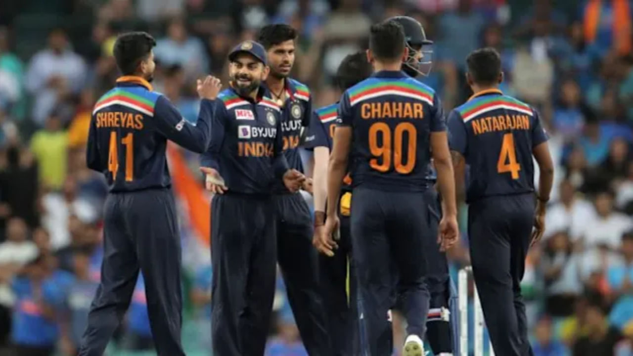 ಹಾಗೆಯೇ ಕೊಹ್ಲಿ ನಾಯಕತ್ವದಲ್ಲಿಯೇ 150 ನೇ ಟಿ20 ಪಂದ್ಯವನ್ನಾಡಿದ್ದ ಟೀಂ ಇಂಡಿಯಾ ಆ ಪಂದ್ಯವನ್ನು ಸಹ ಗೆದ್ದಿತು. ಆದರೆ ಹಾರ್ದಿಕ್ ಪಾಂಡ್ಯ ನಾಯಕತ್ವದಲ್ಲಿ 200ನೇ ಅಂತರರಾಷ್ಟ್ರೀಯ ಟಿ20 ಪಂದ್ಯವನ್ನಾಡಿದ್ದ ಟೀಂ ಇಂಡಿಯಾ ಆ ಪಂದ್ಯದಲ್ಲಿ ಗೆಲುವು ಸಾಧಿಸುವುದರಲ್ಲಿ ವಿಫಲವಾಗಿತ್ತು.