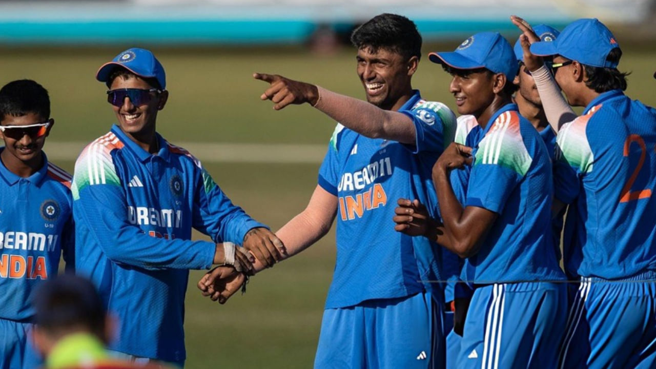 IND U19 vs AUS U19: ಆಸ್ಟ್ರೇಲಿಯಾ ತಂಡವನ್ನು ಮಣಿಸಿ ಏಕದಿನ ಸರಣಿ ಗೆದ್ದ ಭಾರತ ಯುವ ಪಡೆ IND U19 vs AUS U19: ಆಸ್ಟ್ರೇಲಿಯಾ ತಂಡವನ್ನು ಮಣಿಸಿ ಏಕದಿನ ಸರಣಿ ಗೆದ್ದ ಭಾರತ ಯುವ ಪಡೆ