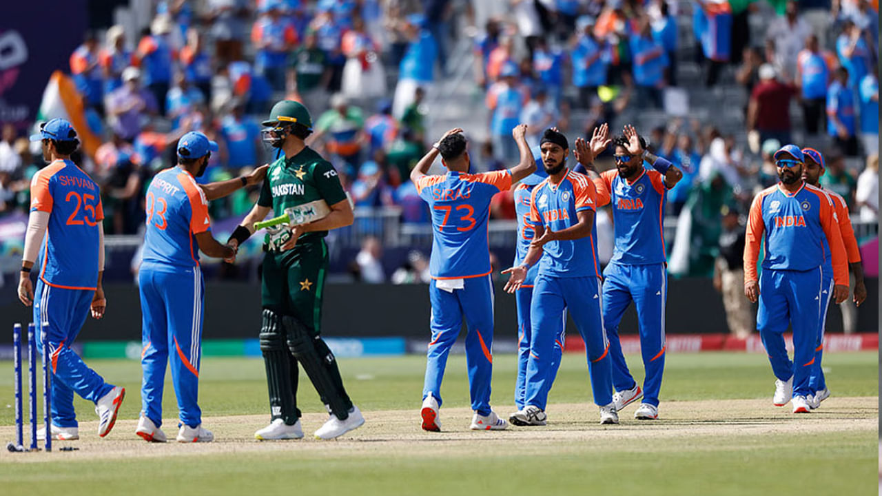 ಏಷ್ಯಾಕಪ್ 2025 ರಲ್ಲಿ ಭಾರತ-ಪಾಕಿಸ್ತಾನ ನಡುವಿನ ಮುಖಾಮುಖಿ ಸೆಪ್ಟೆಂಬರ್ 14 ರಂದು ನಡೆಯಲಿದೆ. ಪ್ರಪಂಚದಾದ್ಯಂತ ಲಕ್ಷಾಂತರ ಜನರು ಈ ಪಂದ್ಯಕ್ಕಾಗಿ ಕಾಯುತ್ತಿದ್ದಾರೆ. ದುಬೈ ಅಂತರಾಷ್ಟ್ರೀಯ ಕ್ರೀಡಾಂಗಣದಲ್ಲಿ ನಡೆಯಲಿರುವ ಈ ಪಂದ್ಯದಲ್ಲಿ ಯಾರ ಮೇಲುಗೈ ಸಾಧಿಸುತ್ತಾರೆ ಎಂಬುದು ಕುತೂಹಲ ಮೂಡಿಸಿದೆ. ಆದರೆ ಅದಕ್ಕೂ ಮುನ್ನ ಉಭಯ ತಂಡಗಳ ಟಿ20 ಮುಖಾಮುಖಿ ದಾಖಲೆ ಹೇಗಿದೆ ಎಂಬುದನ್ನು ನೋಡೋಣ.