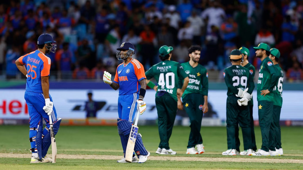 Asia Cup 2025: ಹ್ಯಾಂಡ್ಶೇಕ್ ವಿವಾದದ ನಡುವೆ ಭಾರತ-ಪಾಕ್ ಪಂದ್ಯಕ್ಕೆ ದಿನಾಂಕ ನಿಗದಿ Asia Cup 2025: ಹ್ಯಾಂಡ್ಶೇಕ್ ವಿವಾದದ ನಡುವೆ ಭಾರತ-ಪಾಕ್ ಪಂದ್ಯಕ್ಕೆ ದಿನಾಂಕ ನಿಗದಿ