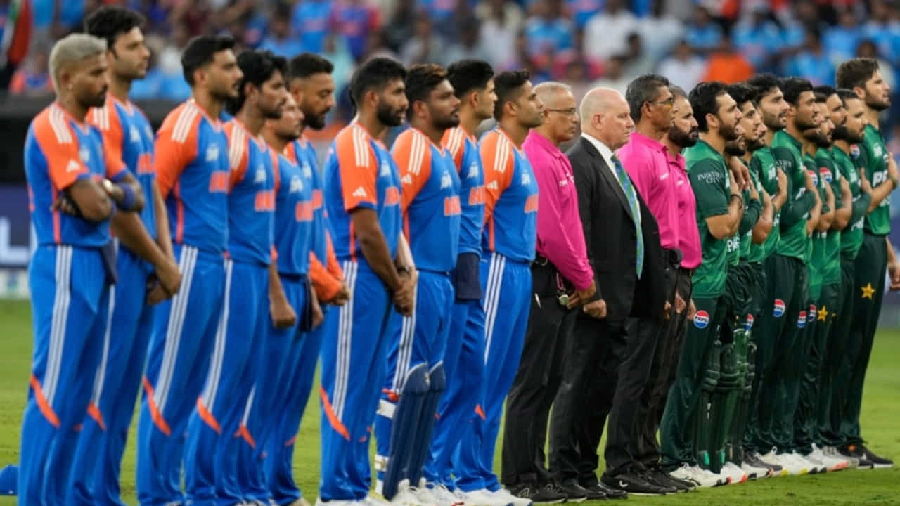 Asia Cup 2025: ಏಷ್ಯಾಕಪ್ ಇತಿಹಾಸದಲ್ಲಿ ಮೊದಲ ಬಾರಿಗೆ ಭಾರತ- ಪಾಕ್ ನಡುವೆ ಫೈನಲ್ ಫೈಟ್ Asia Cup 2025: ಏಷ್ಯಾಕಪ್ ಇತಿಹಾಸದಲ್ಲಿ ಮೊದಲ ಬಾರಿಗೆ ಭಾರತ- ಪಾಕ್ ನಡುವೆ ಫೈನಲ್ ಫೈಟ್