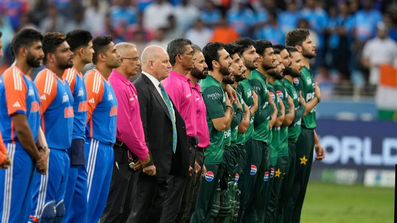 IND vs PAK: ವಿವಾದ ನಡುವೆ ಭಾರತ- ಪಾಕ್ ಮತ್ತೆ ಮುಖಾಮುಖಿ; ಈ ದಿನದಂದು ಪಂದ್ಯ IND vs PAK: ವಿವಾದ ನಡುವೆ ಭಾರತ- ಪಾಕ್ ಮತ್ತೆ ಮುಖಾಮುಖಿ; ಈ ದಿನದಂದು ಪಂದ್ಯ