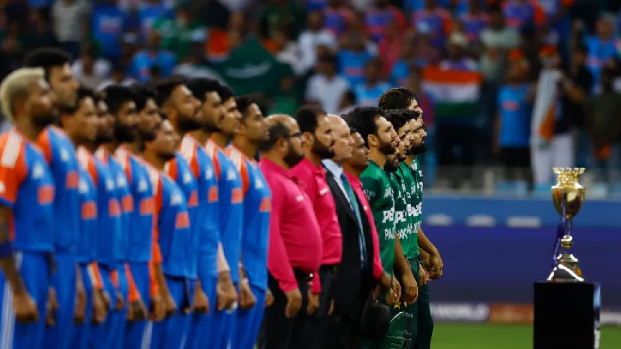 Asia Cup 2025 Final: ಏಷ್ಯಾಕಪ್​ನ ಹೈವೋಲ್ಟೇಜ್ ಪಂದ್ಯಕ್ಕೆ ವೇದಿಕೆ ಸಿದ್ಧವಾಗಿದೆ. ದುಬೈ ಇಂಟರ್​ನ್ಯಾಷನಲ್ ಸ್ಟೇಡಿಯಂನಲ್ಲಿ ಇಂದು (ಸೆ.28) ನಡೆಯಲಿರುವ ಫೈನಲ್ ಪಂದ್ಯದಲ್ಲಿ ಬದ್ಧವೈರಿಗಳಾದ ಭಾರತ ಮತ್ತು ಪಾಕಿಸ್ತಾನ್ (India vs Pakistan) ತಂಡಗಳು ಮುಖಾಮುಖಿಯಾಗಲಿದೆ. 