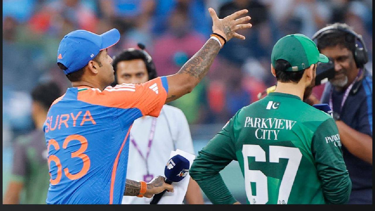 ಇದೀಗ ಉಭಯ ತಂಡಗಳು ಆರನೇ ಬಾರಿ ಫೈನಲ್​ನಲ್ಲಿ ಮುಖಾಮುಖಿಯಾಗಿವೆ. ಈ ಬಾರಿ ಗೆಲ್ಲುವ ಫೇವರೇಟ್ ತಂಡವಾಗಿ ಟೀಮ್ ಇಂಡಿಯಾ ಗುರುತಿಸಿಕೊಂಡಿದೆ. ಇದಾಗ್ಯೂ ಅಂತಿಮ ಪಂದ್ಯದಲ್ಲಿ ಪಾಕಿಸ್ತಾನ್ ತಂಡದಿಂದ ಭರ್ಜರಿ ಪೈಪೋಟಿಯನ್ನು ನಿರೀಕ್ಷಿಸಬಹುದು. ಈ ಪೈಪೋಟಿಯಲ್ಲಿ ಪಾಕ್ ಪಡೆಯನ್ನು ಬಗ್ಗು ಬಡಿದು ಭಾರತ ತಂಡ ಏಷ್ಯಾಕಪ್ ಎತ್ತಿ ಹಿಡಿಯುವುದನ್ನು ನಿರೀಕ್ಷಿಸಬಹುದು.