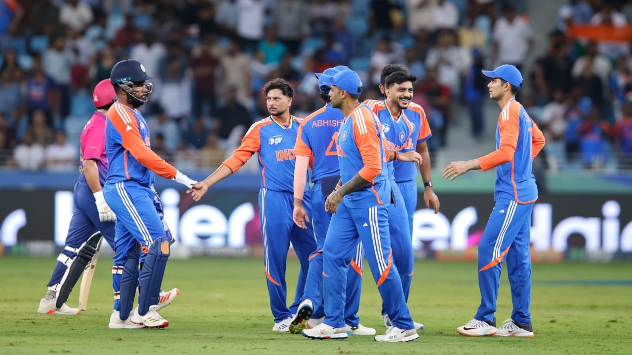 ಜಸ್ಪ್ರೀತ್ ಬುಮ್ರಾ, ಅರ್ಶ್ದೀಪ್ ಸಿಂಗ್ ಕೂಡ ತಂಡದಲ್ಲಿದ್ದಾರೆ. ವಿಶ್ವದ ಅತ್ಯುತ್ತಮ ಸ್ಪಿನ್ನರ್‌ಗಳಲ್ಲಿ ಒಬ್ಬರಾದ ಕುಲ್ದೀಪ್ ಯಾದವ್ ಕೂಡ ಉತ್ತಮ ಫಾರ್ಮ್‌ನಲ್ಲಿದ್ದಾರೆ. ಯುಎಇ ವಿರುದ್ಧ ಕೇವಲ 7 ರನ್‌ಗಳಿಗೆ 4 ವಿಕೆಟ್‌ಗಳನ್ನು ಪಡೆಯುವ ಮೂಲಕ ಅವರು ಸಂಚಲನ ಸೃಷ್ಟಿಸಿದ್ದಾರೆ.
