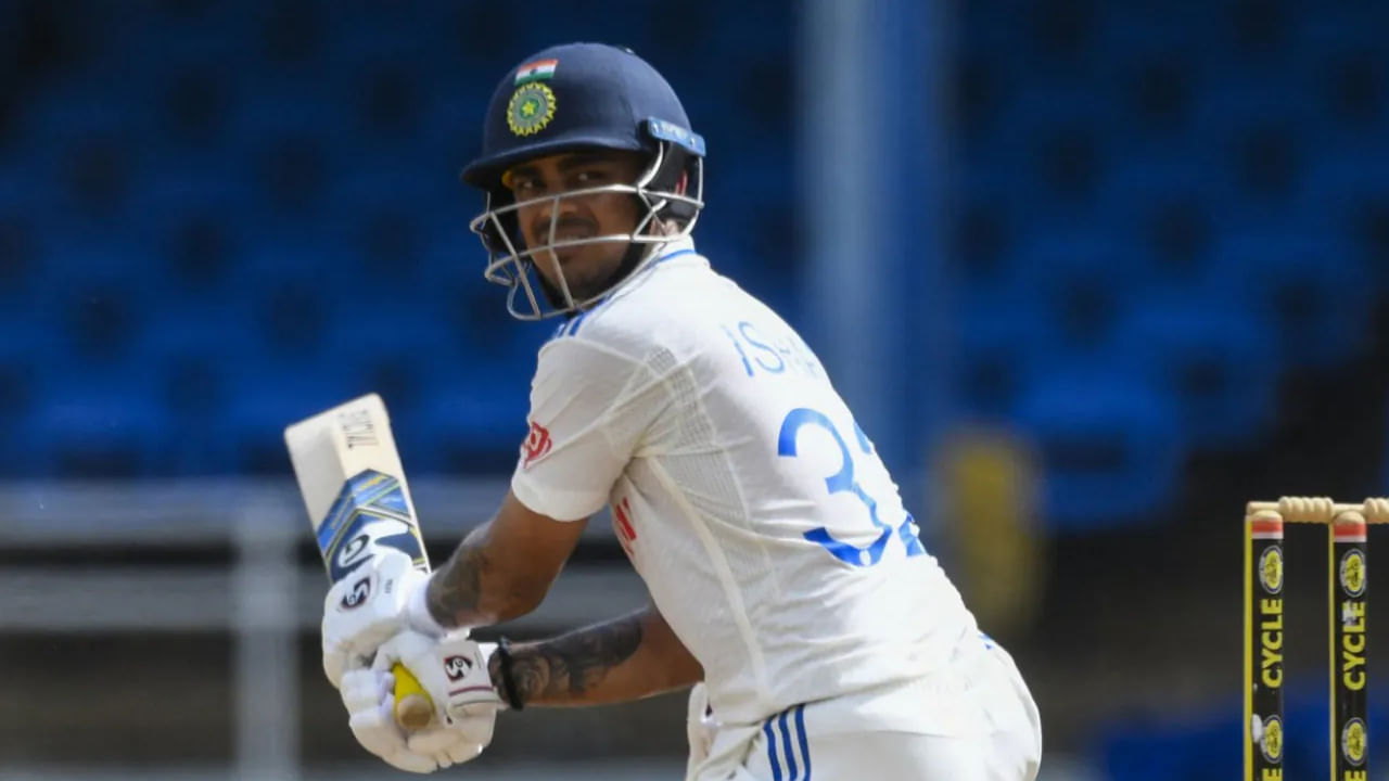 ಟೀಮ್ ಇಂಡಿಯಾ ಪರ ಟೆಸ್ಟ್​ನಲ್ಲಿ 3 ಇನಿಂಗ್ಸ್​ಗಳಲ್ಲಿ ಬ್ಯಾಟ್ ಬೀಸಿದ್ದ ಇಶಾನ್ ಒಂದು ಅರ್ಧಶತಕದೊಂದಿಗೆ ಒಟ್ಟು 78 ರನ್ ಕಲೆಹಾಕಿದ್ದರು. ಆದರೆ ವೆಸ್ಟ್ ಇಂಡೀಸ್ ವಿರುದ್ಧ ನಡೆದ ಈ ಸರಣಿಯ ಬಳಿಕ ಇಶಾನ್ ಕಿಶನ್ ಅವರನ್ನು ತಂಡದಿಂದ ಕೈ ಬಿಡಲಾಗಿತ್ತು. ಇದಾಗ್ಯೂ ಅವರು 2025 ರಲ್ಲಿ ನಡೆದ ಇಂಗ್ಲೆಂಡ್ ವಿರುದ್ಧದ ಕೊನೆಯ ಟೆಸ್ಟ್ ಪಂದ್ಯಕ್ಕೆ ರಿಷಭ್ ಪಂತ್ ಬದಲಿಯಾಗಿ ಆಯ್ಕೆಯಾಗಿದ್ದರು.