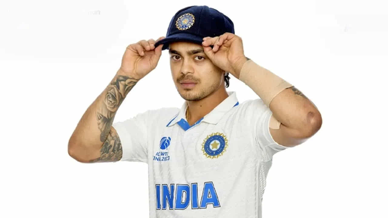 ಟೀಮ್ ಇಂಡಿಯಾದ ವಿಕೆಟ್ ಕೀಪರ್ ಬ್ಯಾಟರ್ ಇಶಾನ್ ಕಿಶನ್ (Ishan Kishan) ಮುಂಬರುವ ರಣಜಿ ಟೂರ್ನಿಯಲ್ಲಿ ಜಾರ್ಖಂಡ್ ತಂಡವನ್ನು ಮುನ್ನಡೆಸಲಿದ್ದಾರೆ. ಅಕ್ಟೋಬರ್ 15 ರಿಂದ ರಣಜಿ ಪಂದ್ಯಾವಳಿ ಶುರುವಾಗಲಿದ್ದು, ಈ ಟೂರ್ನಿಯಲ್ಲಿ ಜಾರ್ಖಂಡ್ ತಂಡದ ವಿಕೆಟ್ ಕೀಪಿಂಗ್ ಜೊತೆ ನಾಯಕತ್ವದ ಜವಾಬ್ದಾರಿಯನ್ನು ಇಶಾನ್ ಕಿಶನ್ ನಿರ್ವಹಿಸಲಿದ್ದಾರೆ.