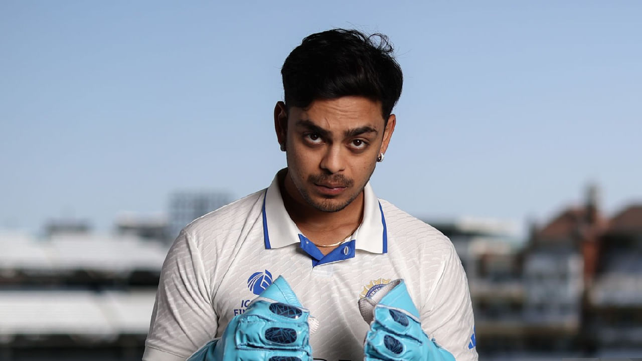 ಆದರೆ ಗಾಯದ ಕಾರಣ ಇಶಾನ್ ಕಿಶನ್ ಇಂಗ್ಲೆಂಡ್ ವಿರುದ್ಧದ ಟೆಸ್ಟ್ ಪಂದ್ಯದಿಂದ ಹೊರಗುಳಿದಿದ್ದರು. ಇದೀಗ ಸಂಪೂರ್ಣ ಫಿಟ್​ನೆಸ್ ಸಾಧಿಸಿರುವ ಇಶಾನ್ ಶೇಷ ಭಾರತ ತಂಡಕ್ಕೆ ಆಯ್ಕೆಯಾಗಿದ್ದಾರೆ. ಅಲ್ಲದೆ ಮುಂಬರುವ ರಣಜಿ ಟೂರ್ನಿಯಲ್ಲಿ ಜಾರ್ಖಂಡ್ ತಂಡದ ನಾಯಕರಾಗಿ ಕಾಣಿಸಿಕೊಳ್ಳಲಿದ್ದಾರೆ.