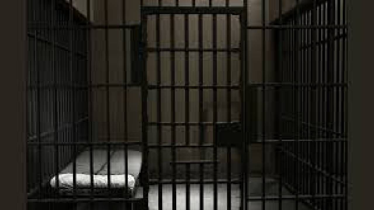 ಜಾರ್ಖಂಡ್: ಇಬ್ಬರು ಮಹಿಳೆಯರನ್ನು ಕೊಂದಿದ್ದ ವ್ಯಕ್ತಿ,  ಪೊಲೀಸ್​ ಕಸ್ಟಡಿಯಲ್ಲಿ ನೇಣುಬಿಗಿದುಕೊಂಡು ಆತ್ಮಹತ್ಯೆ