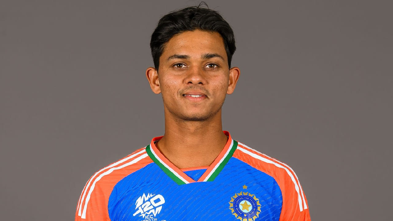 ಯಶಸ್ವಿ ಜೈಸ್ವಾಲ್: ಟಿ20 ವಿಶ್ವಕಪ್​ ತಂಡದಲ್ಲಿ ಸ್ಥಾನ ಪಡೆದಿದ್ದ ಯಶಸ್ವಿ ಜೈಸ್ವಾಲ್​ಗೆ ಈ ಬಾರಿ 15 ಸದಸ್ಯರುಗಳ ತಂಡದಲ್ಲಿ ಸ್ಥಾನ ನೀಡಲಾಗಿಲ್ಲ. ಬದಲಾಗಿ ಅವರನ್ನು ಮೀಸಲು ಆಟಗಾರರ ಪಟ್ಟಿಯಲ್ಲಿರಿಸಲಾಗಿದೆ. ಅಂದರೆ ಯಾರಾದರೂ ಗಾಯಗೊಂಡು ಹೊರಗುಳಿದರೆ ಮಾತ್ರ ಅವರಿಗೆ ಏಷ್ಯಾಕಪ್ ತಂಡದಲ್ಲಿ ಚಾನ್ಸ್ ಸಿಗಲಿದೆ.