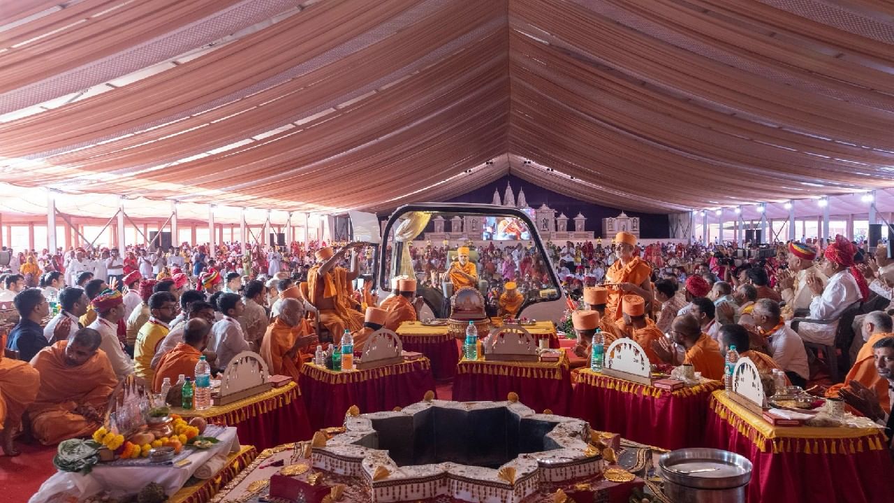 ರಾಜಸ್ಥಾನದ ಜೋಧಪುರದಲ್ಲಿರುವ BAPS ಸ್ವಾಮಿನಾರಾಯಣ ಮಂದಿರವನ್ನು ಸಿಮೆಂಟ್ ಅಥವಾ ಗಾರೆ ಇಲ್ಲದೆ ಇಂಟರ್ಲಾಕಿಂಗ್ ಕಲ್ಲಿನ ವ್ಯವಸ್ಥೆಯನ್ನು ಬಳಸಿ ನಿರ್ಮಿಸಲಾಗಿದೆ. ಈ ದೇವಾಲಯ ನೀಲಕಂಠ ವರ್ಣಿಯಾಗಿ ಭಗವಾನ್ ಸ್ವಾಮಿನಾರಾಯಣನ ಐದು ಲೋಹದ ವಿಗ್ರಹವನ್ನು ಹೊಂದಿದೆ.