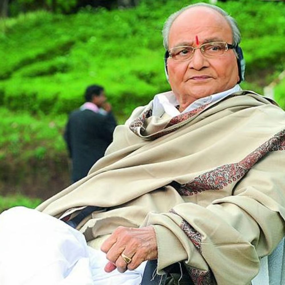 ‘ಶಂಕರಾಭರಣಂ’, ‘ಸಾಗರ ಸಂಗಮಂ’, ‘ಸ್ವಾತಿಮುತ್ಯಂ’, ‘ಸ್ವಯಂ ಕೃಷಿ’, ‘ಸಿರಿವೆನ್ನೆಲ’, ‘ಶುಭಲೇಖ’, ‘ಸರಗಂ’ ಇನ್ನೂ ಹಲವಾರು ಅತ್ಯುತ್ತಮ ಸಿನಿಮಾಗಳ ನಿರ್ದೇಶಕ ಮತ್ತು ನಟ ಕೆ ವಿಶ್ವನಾಥ್ ಅವರಿಗೆ 2016 ರಲ್ಲಿ ಫಾಲ್ಕೆ ಪ್ರಶಸ್ತಿ ನೀಡಲಾಯ್ತು. ಇವರೂ ತೆಲುಗಿನವರೂ.