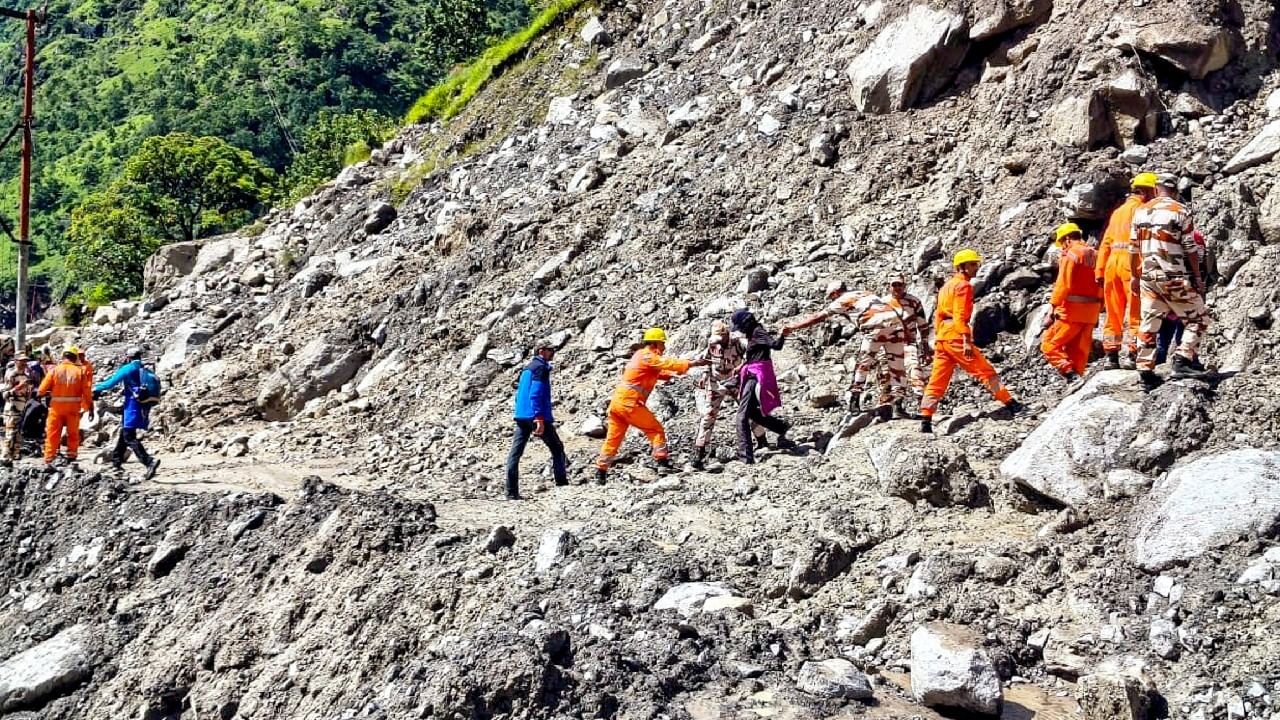 ನೇಪಾಳದ ಪ್ರತಿಭಟನೆಯಿಂದಾಗಿ ಟಿಬೆಟ್ನಲ್ಲಿ ಸಿಲುಕಿರುವ ಭಾರತದ ಕೈಲಾಸ ಮಾನಸರೋವರ ಯಾತ್ರಾರ್ಥಿಗಳಿಗೆ ಸಹಾಯವಾಣಿ ಬಿಡುಗಡೆ ನೇಪಾಳದ ಪ್ರತಿಭಟನೆಯಿಂದಾಗಿ ಟಿಬೆಟ್ನಲ್ಲಿ ಸಿಲುಕಿರುವ ಭಾರತದ ಕೈಲಾಸ ಮಾನಸರೋವರ ಯಾತ್ರಾರ್ಥಿಗಳಿಗೆ ಸಹಾಯವಾಣಿ ಬಿಡುಗಡೆ