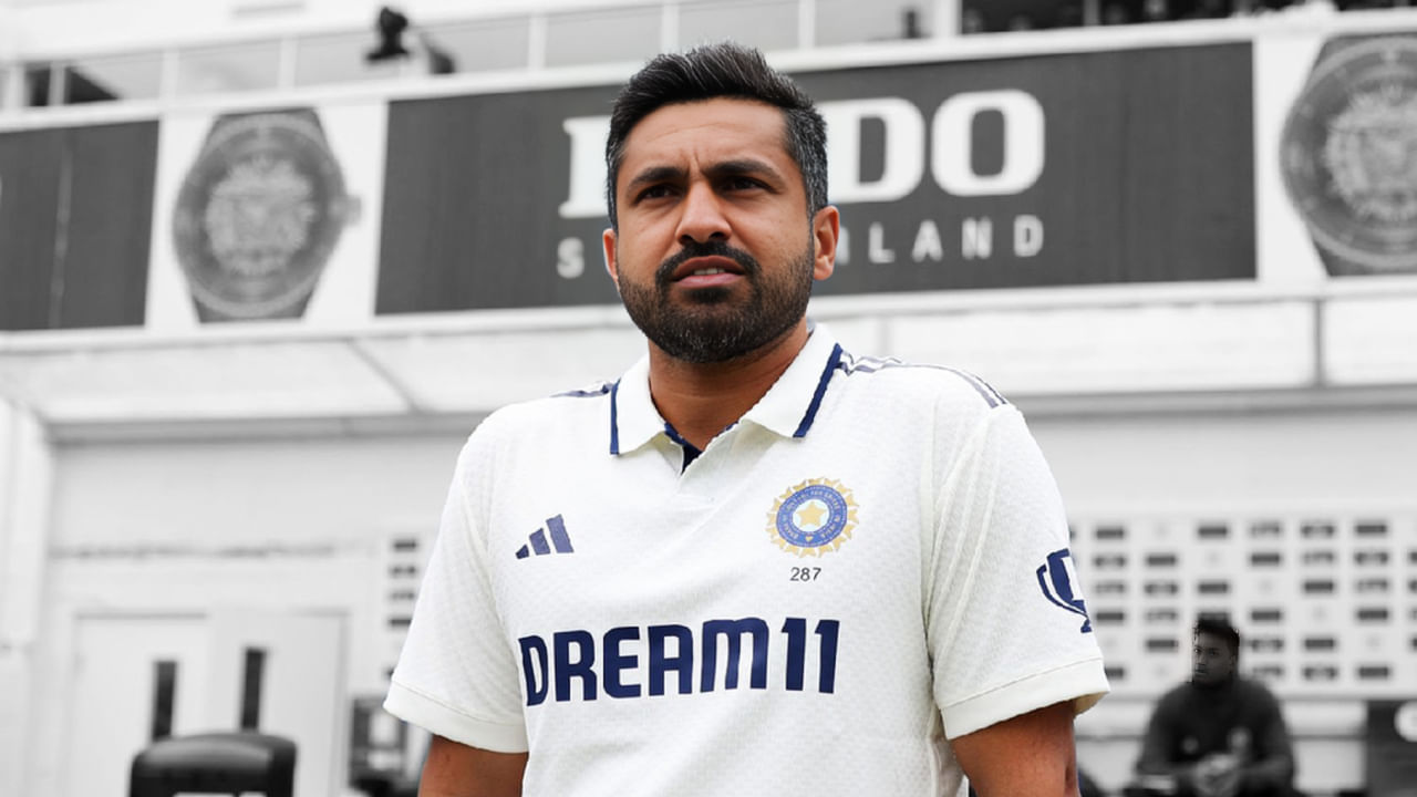 ಇದೀಗ ಭರ್ಜರಿ ಶತಕದೊಂದಿಗೆ ಕರುಣ್ ನಾಯರ್ ಮತ್ತೆ ಮಿಂಚಿದ್ದಾರೆ. ಅದು ಸಹ ವೆಸ್ಟ್ ಇಂಡೀಸ್ ವಿರುದ್ಧದ ಸರಣಿಗೆ ಭಾರತ ತಂಡದ ಆಯ್ಕೆಗೂ ಮುನ್ನ. ಈ ಭರ್ಜರಿ ಪ್ರದರ್ಶನದ ಫಲವಾಗಿ ವಿಂಡೀಸ್​​ ವಿರುದ್ಧದ ಸರಣಿಯಲ್ಲಿ 33 ವರ್ಷದ ಕರುಣ್ ನಾಯರ್​ಗೆ ಚಾನ್ಸ್ ಸಿಗಲಿದೆಯಾ ಕಾದು ನೋಡಬೇಕಿದೆ.  