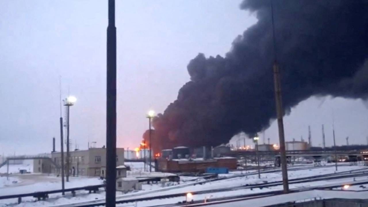 ರಷ್ಯಾದ ಬೃಹತ್ ತೈಲ ಘಟಕದ ಮೇಲೆ 361 ಡ್ರೋನ್​ಗಳಿಂದ ಉಕ್ರೇನ್ ದಾಳಿ