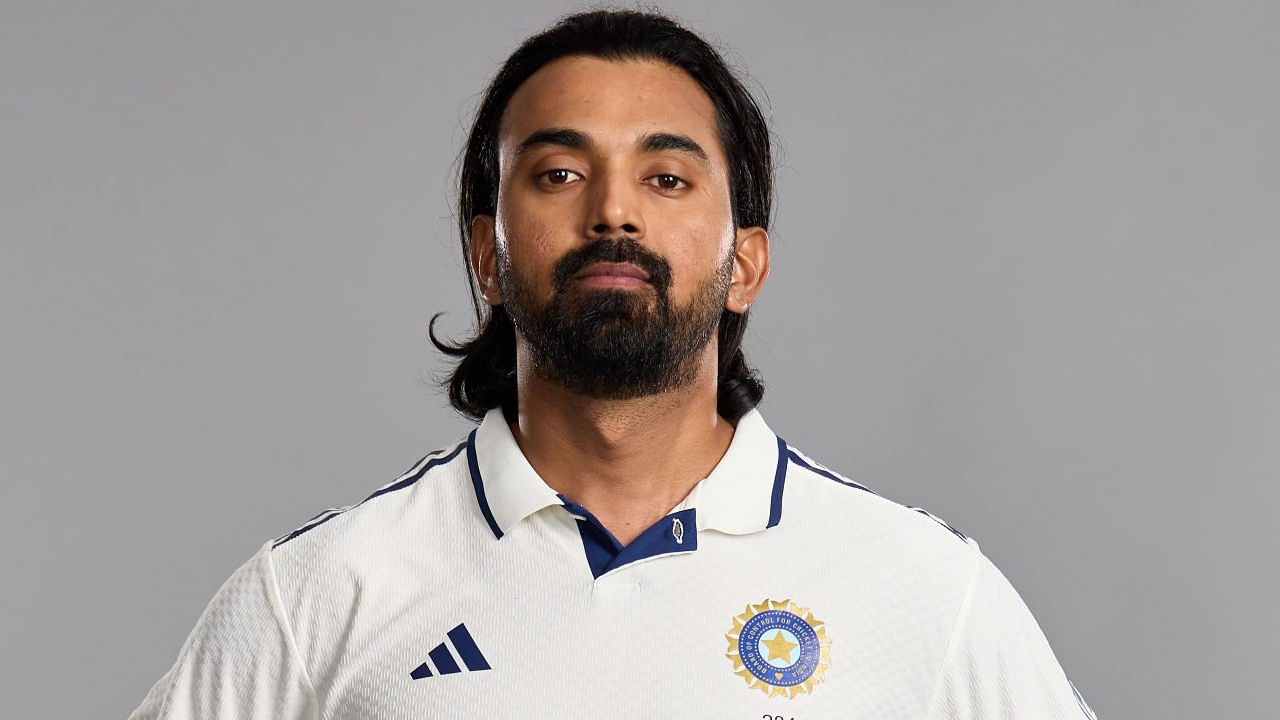 ಕೆಎಲ್ ರಾಹುಲ್: ವೆಸ್ಟ್ ಇಂಡೀಸ್ ವಿರುದ್ಧದ ಸರಣಿಯಲ್ಲೂ ಟೀಮ್ ಇಂಡಿಯಾ ಪರ ಕೆಎಲ್ ರಾಹುಲ್ ಇನಿಂಗ್ಸ್ ಆರಂಭಿಸಲಿದ್ದಾರೆ. ಇಂಗ್ಲೆಂಡ್ ವಿರುದ್ಧದ ಸರಣಿಯಲ್ಲಿ ಭರ್ಜರಿ ಬ್ಯಾಟಿಂಗ್ ಪ್ರದರ್ಶಿಸಿದ್ದ ರಾಹುಲ್ ತವರಿನಲ್ಲೂ ಭಾರತ ತಂಡದ ಬ್ಯಾಟಿಂಗ್ ಬೆನ್ನೆಲುಬಾಗಿ ಕಾಣಿಸಿಕೊಳ್ಳಲಿದ್ದಾರೆ.