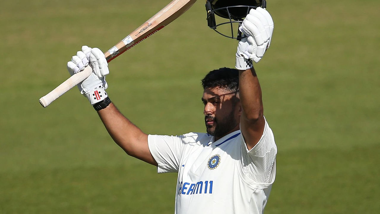 ಅಲ್ಲದೆ ಈ ಪಂದ್ಯದಲ್ಲಿ 169 ಎಸೆತಗಳನ್ನು ಎದುರಿಸಿದ ಕರುಣ್ 12 ಫೋರ್ ಹಾಗೂ 2 ಸಿಕ್ಸ್​ಗಳೊಂದಿಗೆ ಅಜೇಯ 151 ರನ್ ಬಾರಿಸಿದ್ದಾರೆ. ಈ ಮೂಲಕ ವೆಸ್ಟ್ ಇಂಡೀಸ್ ವಿರುದ್ಧದ ಸರಣಿಗೂ ಮುನ್ನ ತಮ್ಮ ಫಾರ್ಮ್ ಅನ್ನು ತೆರೆದಿಟ್ಟಿದ್ದಾರೆ. ಅಂದರೆ ವೆಸ್ಟ್ ಇಂಡೀಸ್ ವಿರುದ್ಧದ ಸರಣಿಗೆ ಇದೇ ವಾರ ಟೀಮ್ ಇಂಡಿಯಾವನ್ನು ಘೋಷಿಸಲಾಗುತ್ತದೆ.