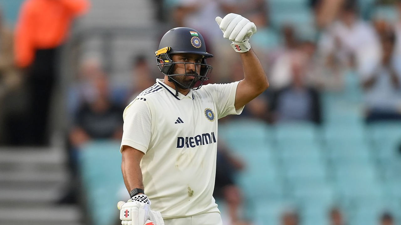 ಭಾರತ ಟೆಸ್ಟ್ ತಂಡದ ಘೋಷಣೆಗೂ ಮುನ್ನ 151 ರನ್​ಗಳ ಭರ್ಜರಿ ಇನಿಂಗ್ಸ್ ಆಡುವ ಮೂಲಕ ಕರುಣ್ ನಾಯರ್ ಆಯ್ಕೆಗಾರರ ಗಮನ ಸೆಳೆದಿದ್ದಾರೆ. ಇದಕ್ಕೂ ಮುನ್ನ ಇಂಗ್ಲೆಂಡ್ ವಿರುದ್ಧದ ನಡೆದ ಸರಣಿಯಲ್ಲಿ 8 ಇನಿಂಗ್ಸ್ ಆಡಿದ್ದ ಕರುಣ್ ಕಲೆಹಾಕಿದ್ದು ಕೇವಲ 205 ರನ್​ಗಳು ಮಾತ್ರ. ಹೀಗಾಗಿಯೇ ವೆಸ್ಟ್ ಇಂಡೀಸ್ ವಿರುದ್ಧದ ಸರಣಿಯಿಂದ ಕನ್ನಡಿಗನನ್ನು ಕೈ ಬಿಡಲು ಬಿಸಿಸಿಐ ಆಯ್ಕೆ ಸಮಿತಿ ನಿರ್ಧರಿಸಿದೆ ಎಂದು ವರದಿಯಾಗಿತ್ತು.