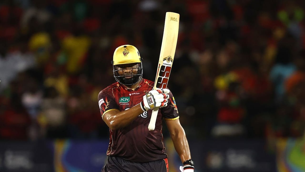 ಬಿರುಸಿನ ಬ್ಯಾಟಿಂಗ್ನೊಂದಿಗೆ ಗಯಾನಾ ಅಮೆಝಾನ್ ವಾರಿಯರ್ಸ್ ಬೌಲರ್ಗಳ ಬೆಂಡೆತ್ತಿದ ಕೀರನ್ ಪೊಲಾರ್ಡ್ ಕೇವಲ 17 ಎಸೆತಗಳಲ್ಲಿ ಅರ್ಧಶತಕ ಪೂರೈಸಿದರು. ಇದು ಈ ಬಾರಿಯ ಕೆರಿಬಿಯನ್ ಪ್ರೀಮಿಯರ್ ಲೀಗ್ನಲ್ಲಿ ಮೂಡಿಬಂದ ಅತೀ ವೇಗದ ಹಾಫ್ ಸೆಂಚುರಿ ಎಂಬುದು ವಿಶೇಷ.